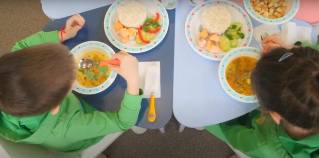 Детское питание. Фото: скриншот YouTubе