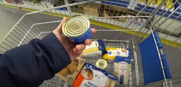 Продукти в супермаркеті. Фото: скріншот YouTubе