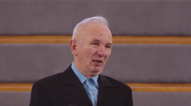 Йому допомагав ангел: літній український пастор вивіз з-під обстрілів 1800 осіб