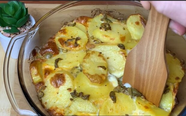 Будуть просити у вас рецепт: як приготувати картоплю з яйцями в духовці. Ситний сніданок