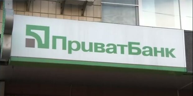 ПриватБанк начал блокировать счета украинцев. Названа причина