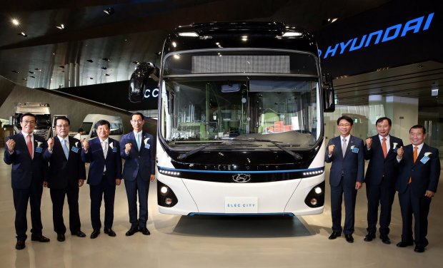Hyundai представила новый двухэтажный экобус: на одном заряде до 300 км