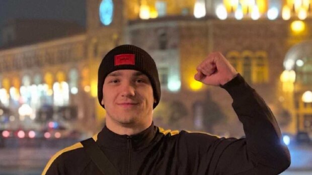 Це скандал: український боксер після бою станцював гопак, але його попросили прибрати національну символіку