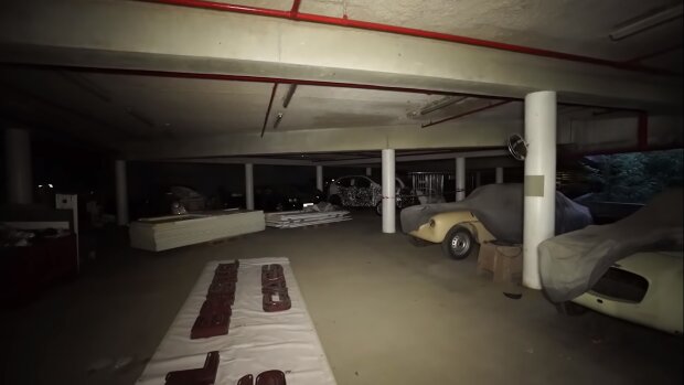 Таких не було навіть у Майкла Джексона: в покинутому гаражі знайшли схованку з рідкісними машинами
